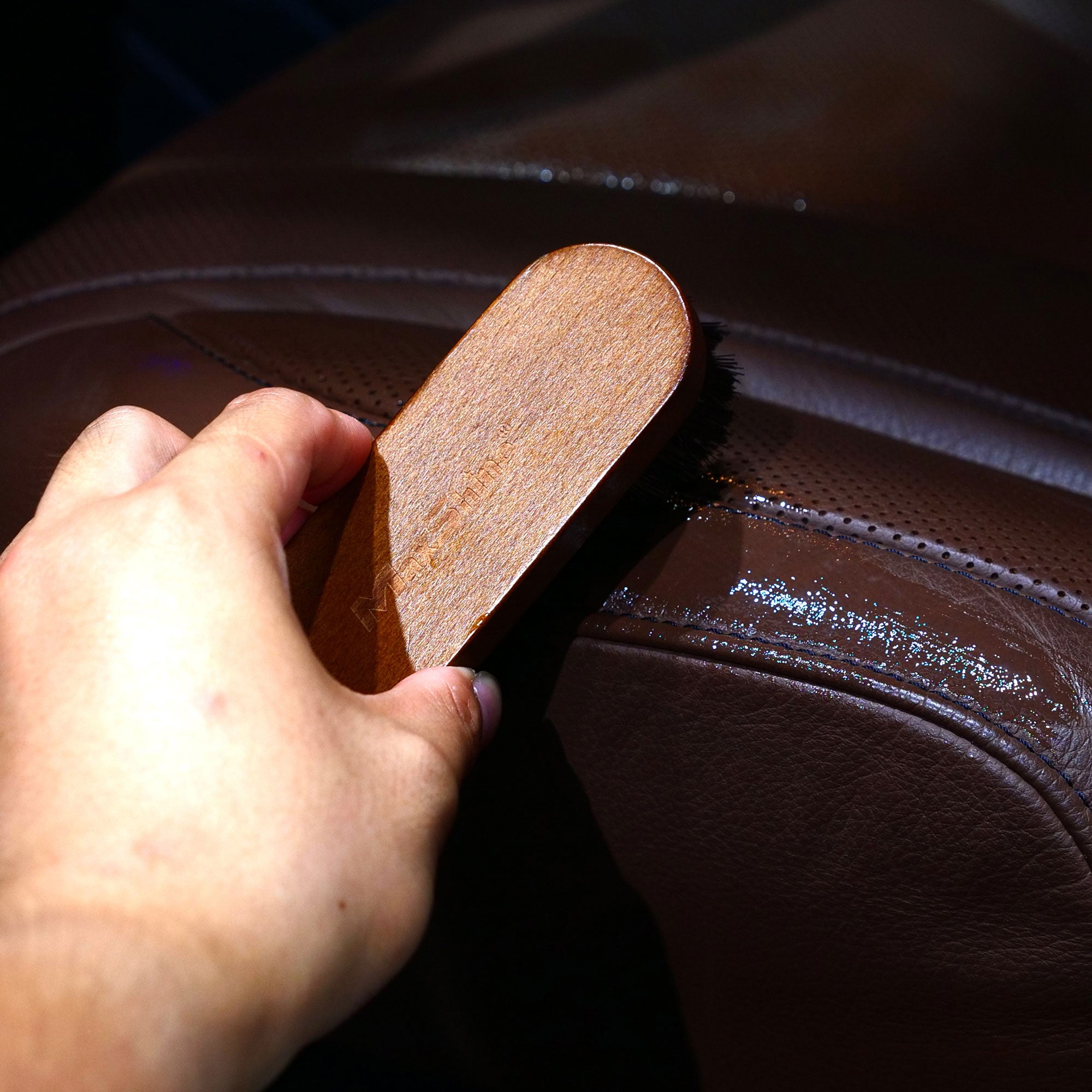 Leather and Alcantara Cleaning Brush - Compact Size - MAXSHINE